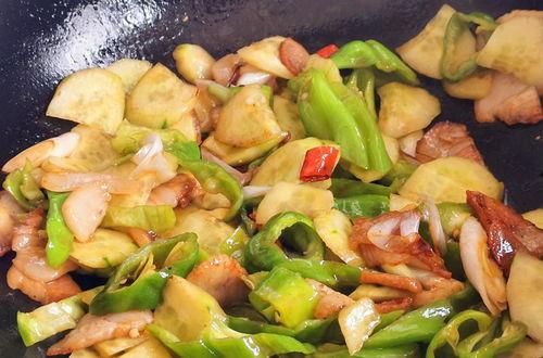 大白瓜炒着怎么吃,大白瓜炒制新吃法，简单易学，色香味俱全